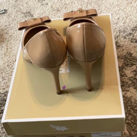 Michael Kors Nude Heels - Picture 4 of 8